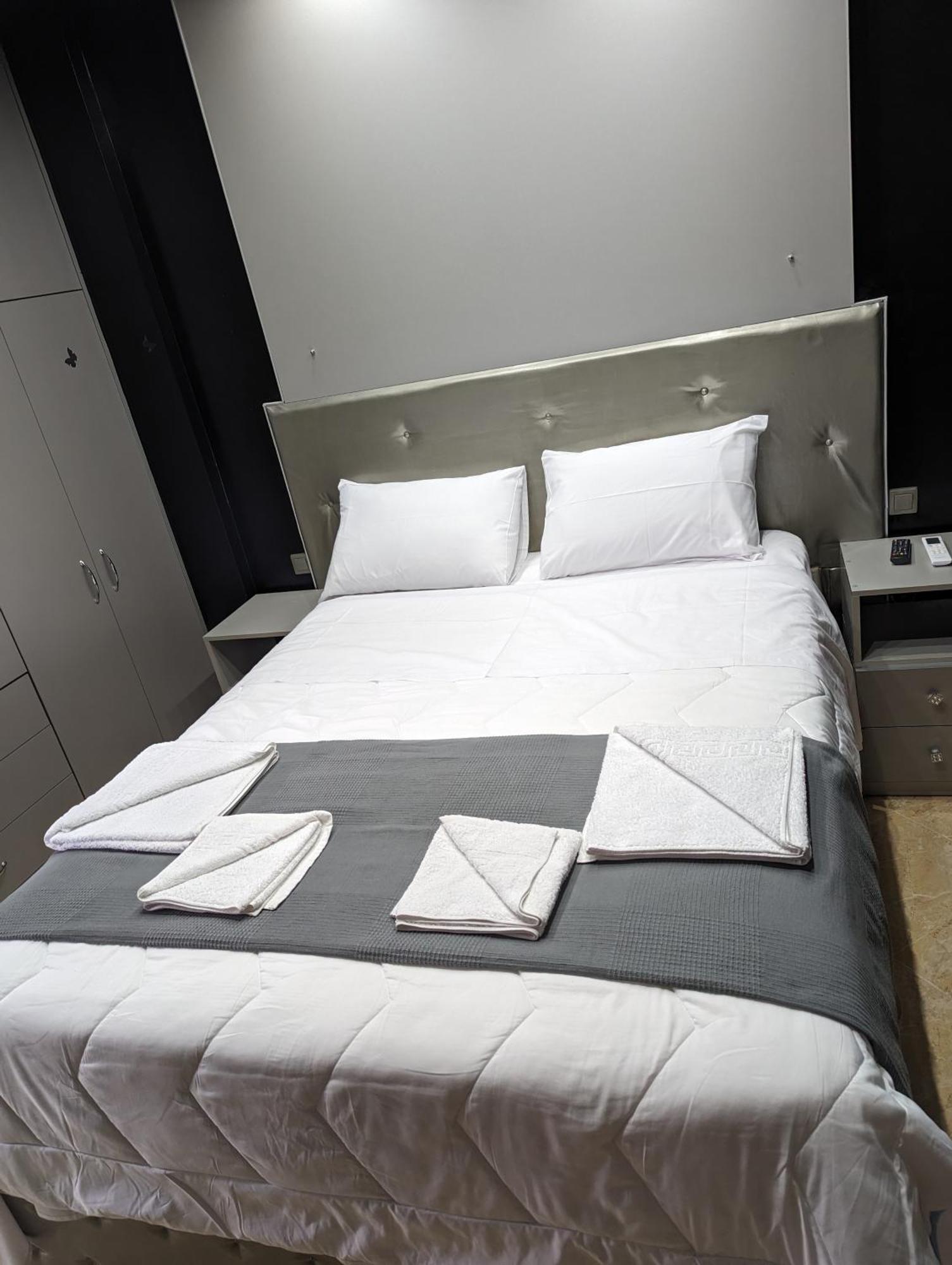 Modern Quiet Luxury Apartment Patra Exterior photo