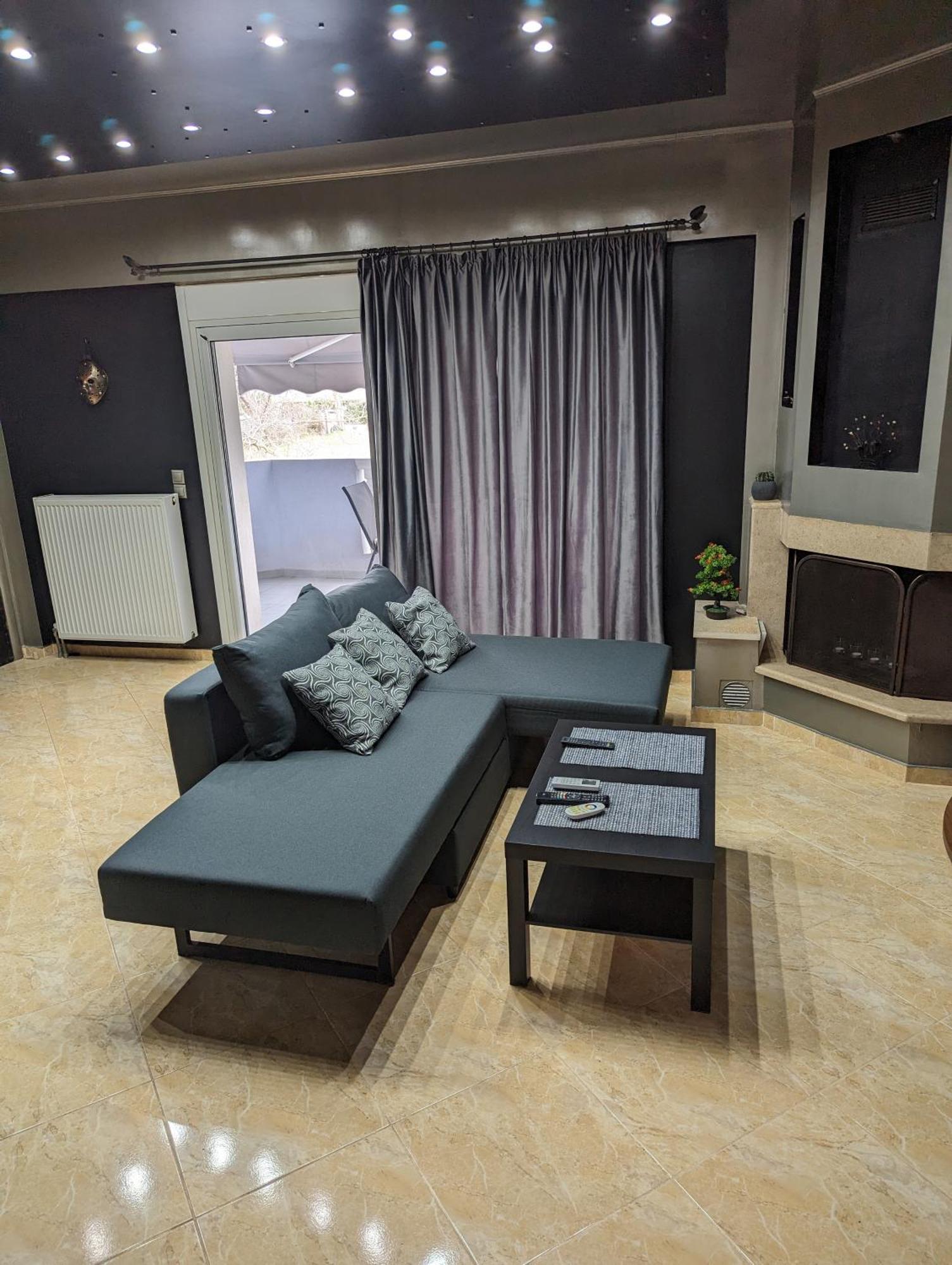 Modern Quiet Luxury Apartment Patra Exterior photo